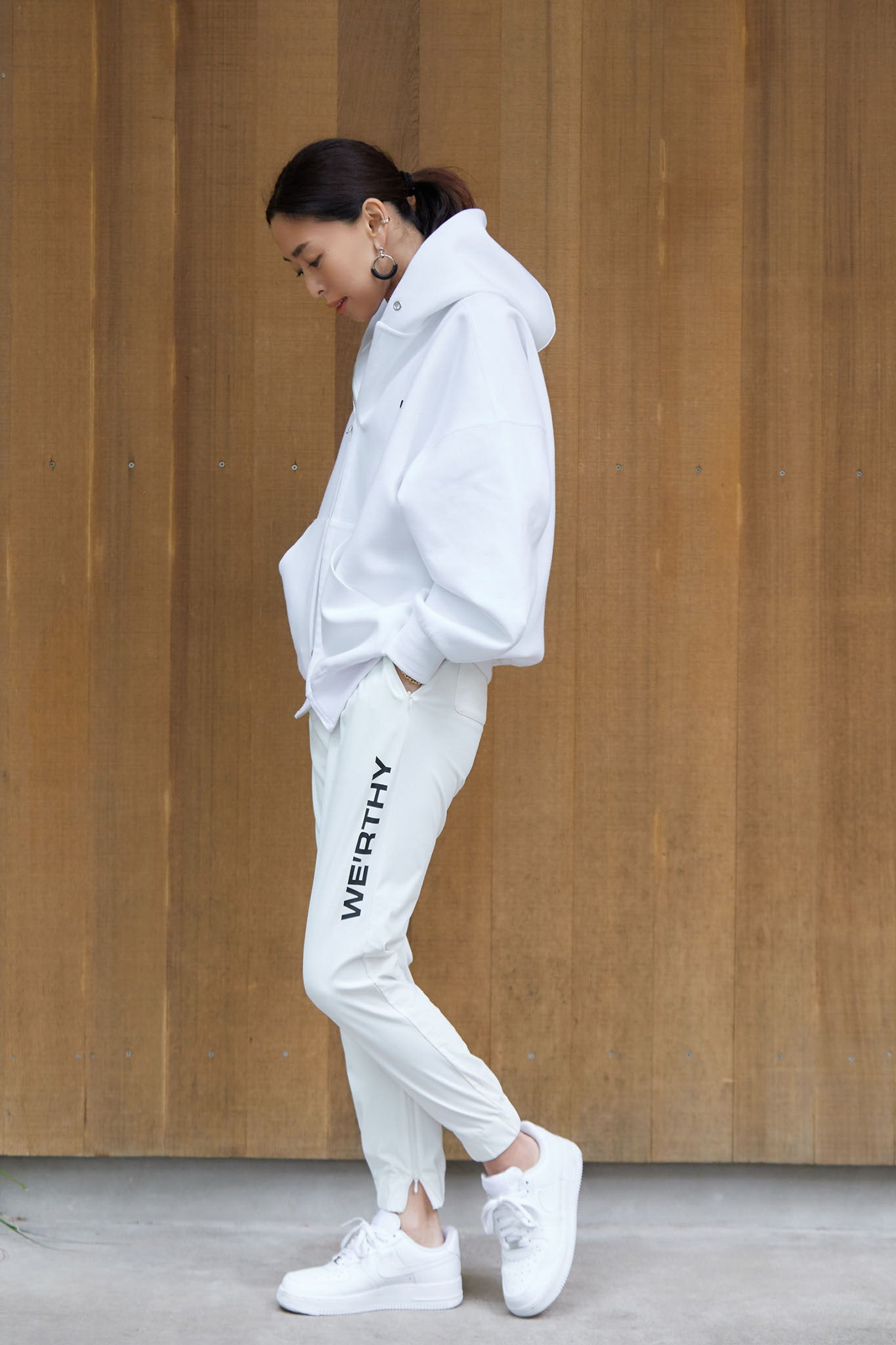 【野沢和香さん】WERTHY ホワイト フード付きパーカー 野沢和香さん】WERTHY ホワイト フード付きパーカー