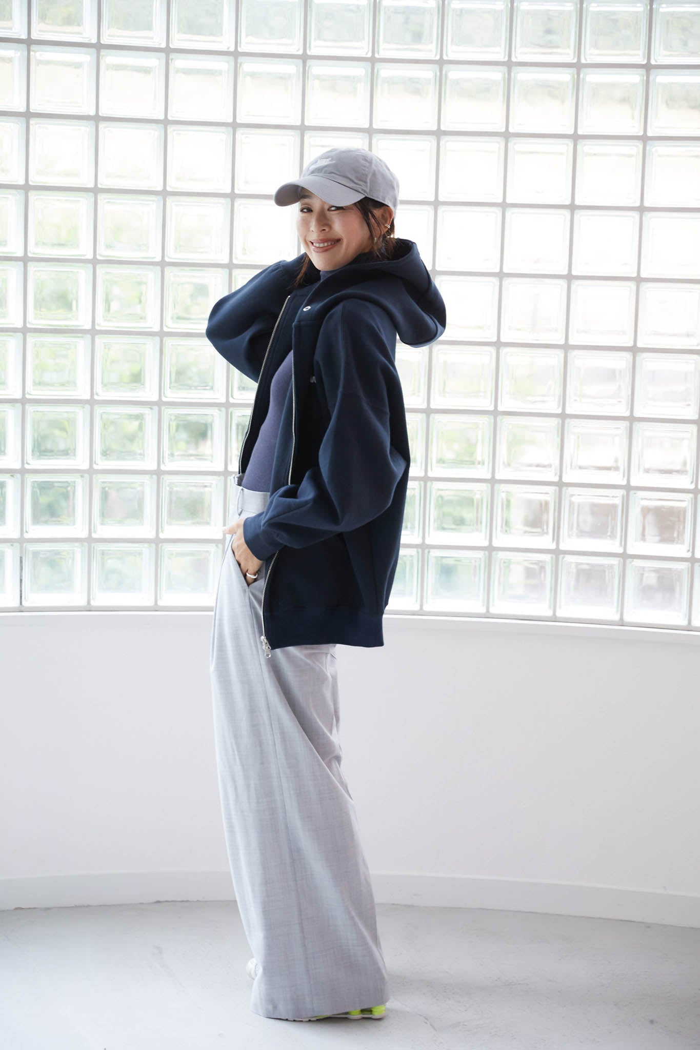 SUSTAINABLE WE'RTHY SWEAT HOODIE