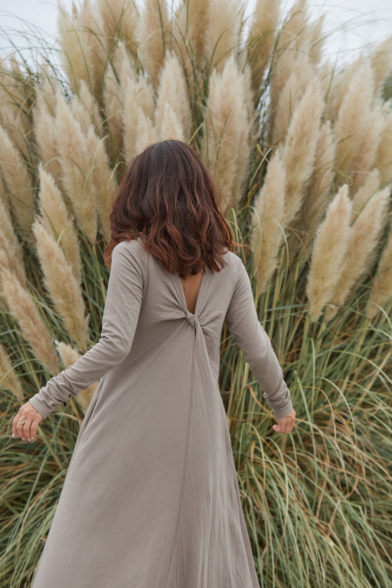 FLUFFY BACK OPEN DRESS