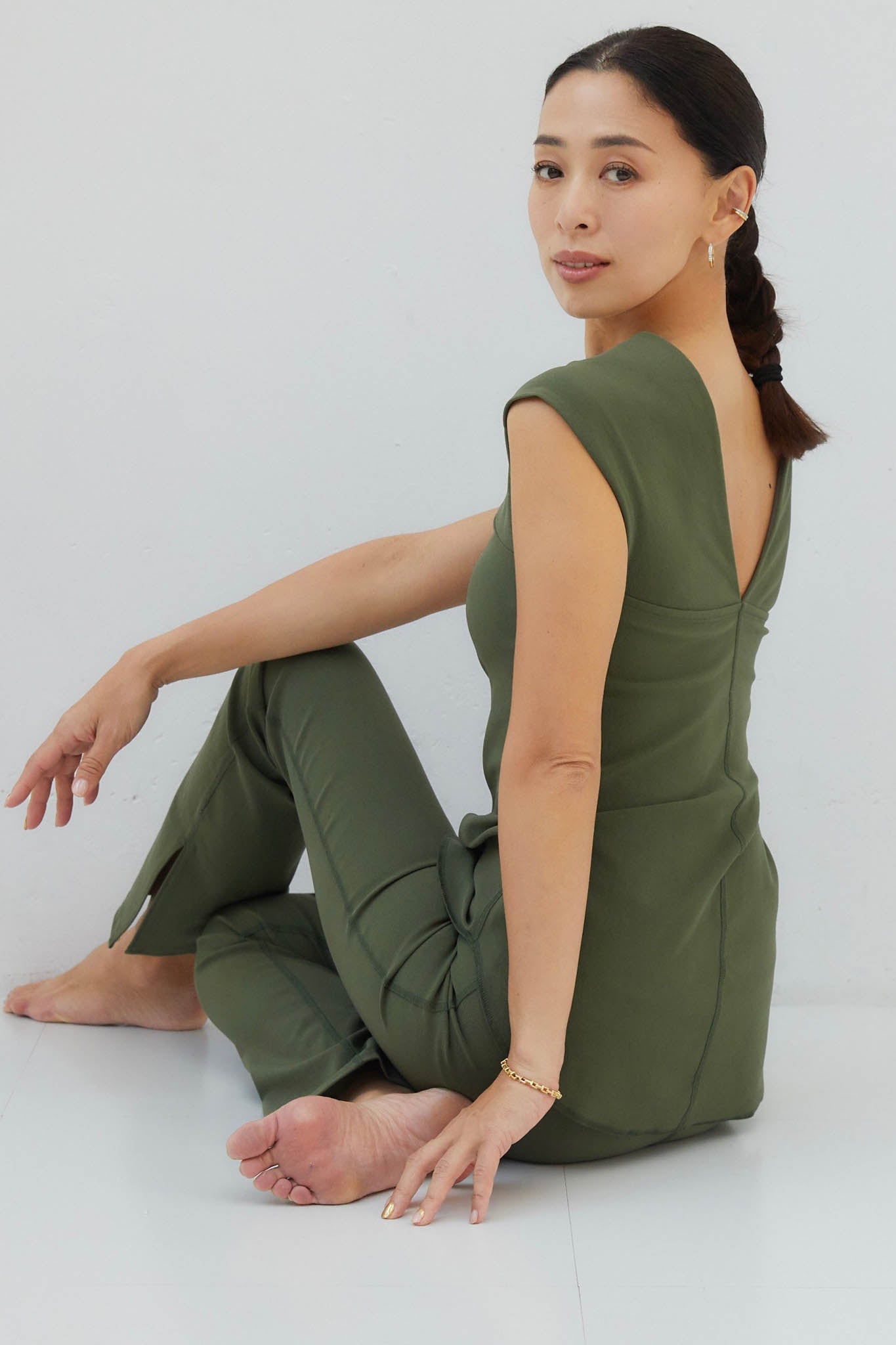NEW V-NECK RIB TOP(cupin)