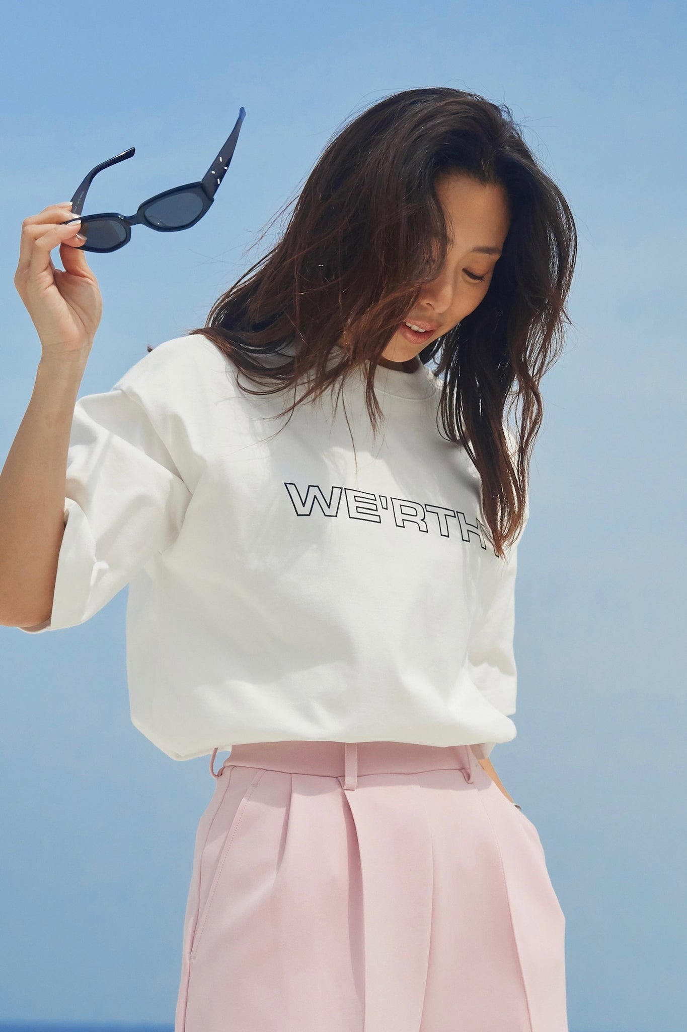 WE'RTHY LOGO  BIG TEE